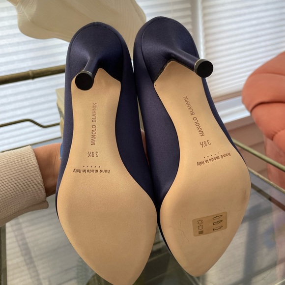 Manolo Blahnik Navy Satin Hingisi Size 38.5 - Picture 5 of 7